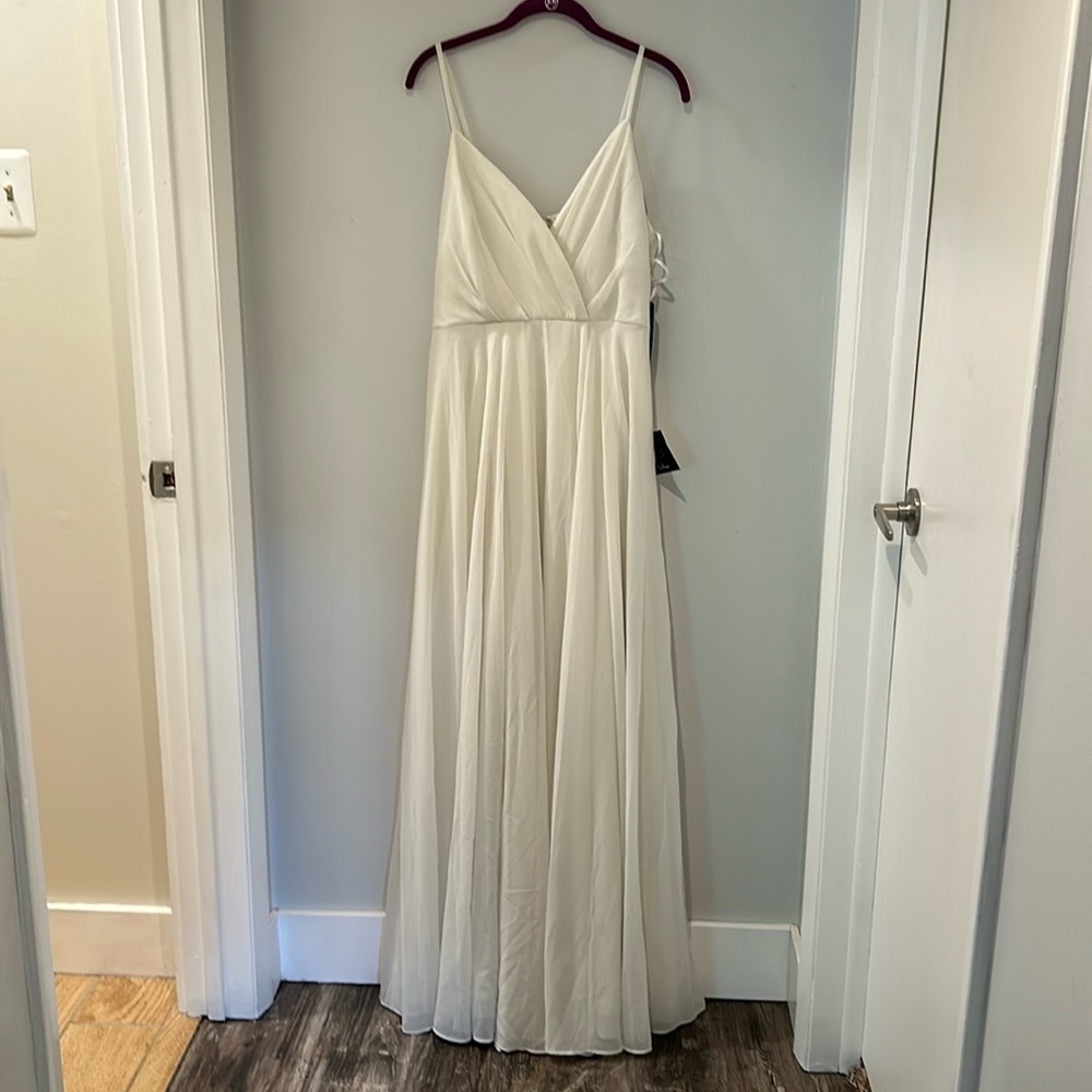 NWT Lulus soft white gown xl